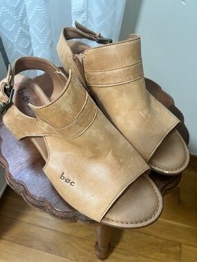 b.o.c. Tan Open-Toe Leather Slingback Sandals